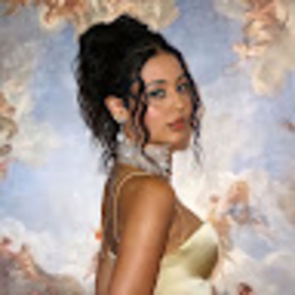 Meet your Posher, Juliana - Picture 1 of 1